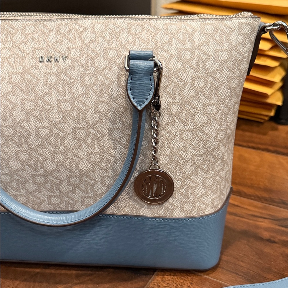 NWOT - new DKNY Cream & Light Blue Signature Satchel with Removable Strap - Picture 2 of 5